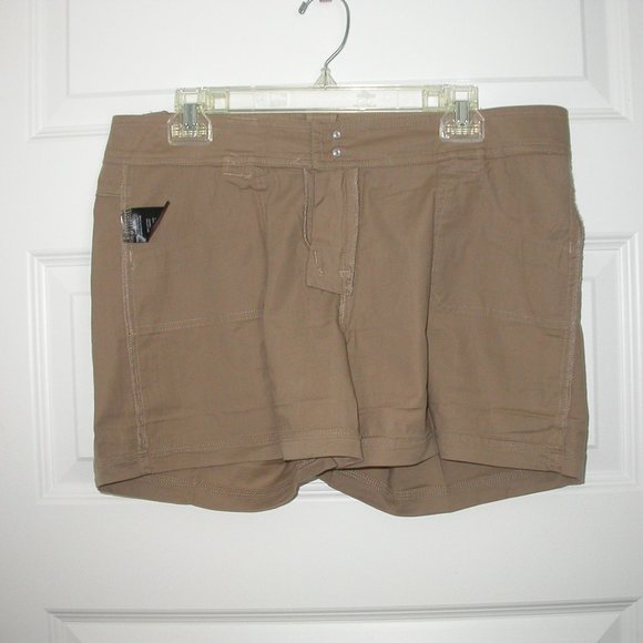 Light Tan Shorts - Picture 6 of 7